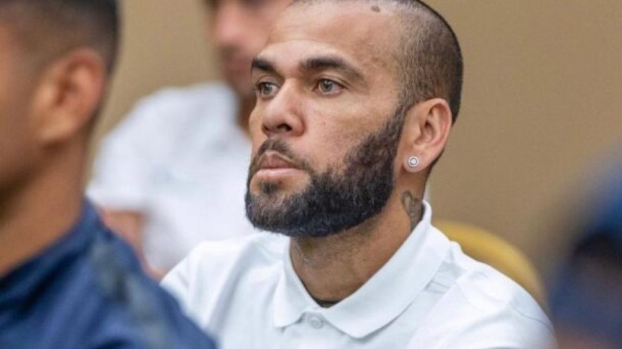 Daniel Alves troca mais uma vez de advogada