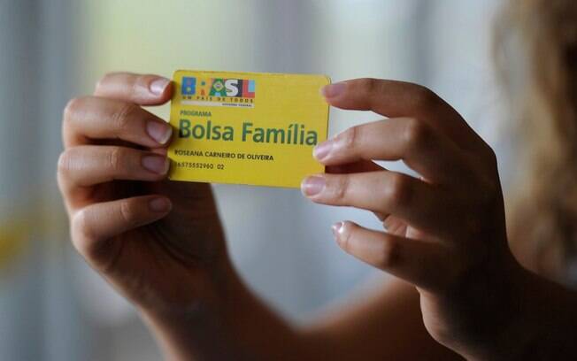 Bolsa Família não terá 13º em 2020 e número de famílias atendidas está em queda no governo Bolsonaro