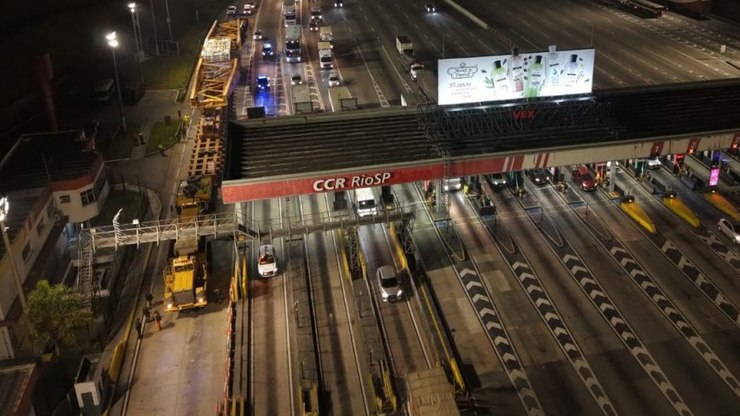 Supercarga retoma deslocamento pela Via Dutra nesta segunda (9)