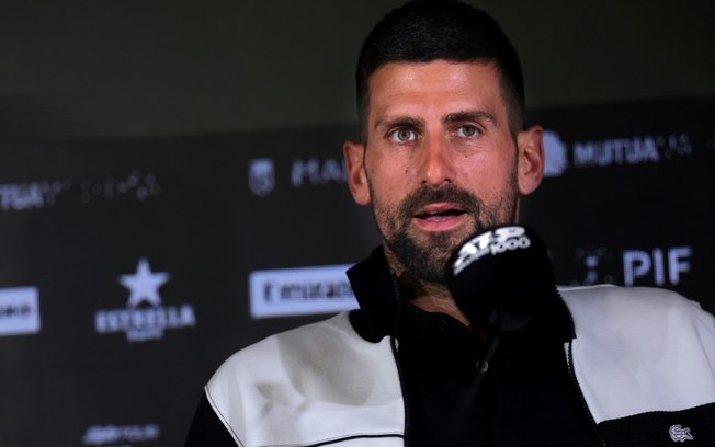 O tenista sérvio Novak Djokovic durante uma entrevista coletiva na Caja Mágica em 24 de abril de 2025. O tenista sérvio Novak Djokovic durante uma entrevista coletiva na Caja Mágica em 24 de abril de 2025.