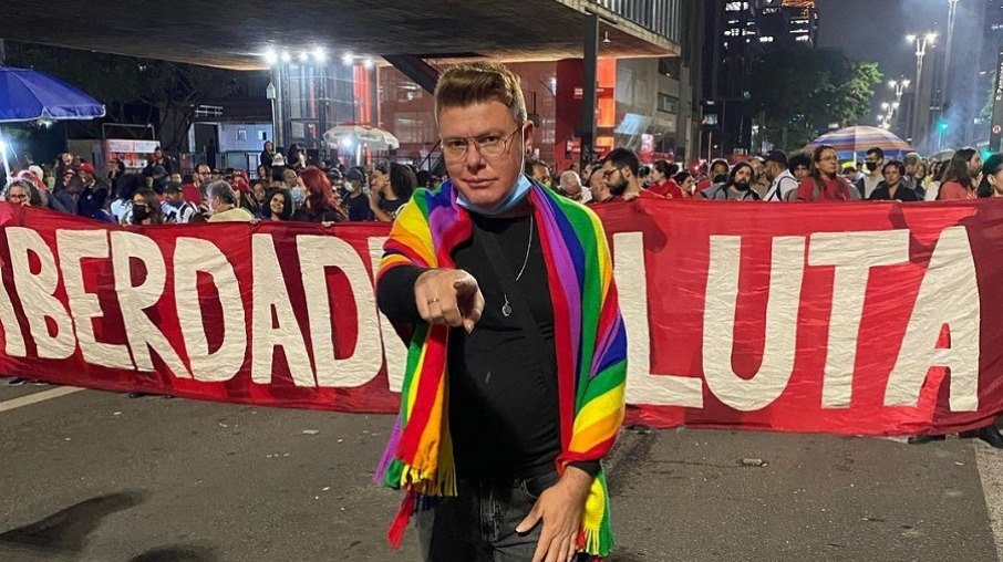 Enfermeiro Douglas D'lorenzo Zanin em manifestação na avenida Paulista.