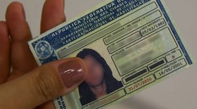 Professor é preso por perseguir e ameaçar alunas