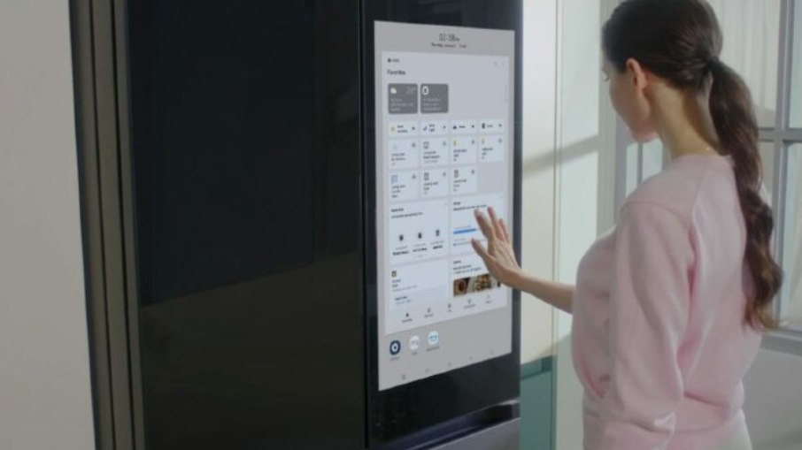 Geladeira Samsung Family Hub Plus com tela vertical