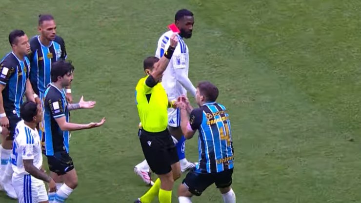 Grêmio: Kannemann insinua roubo de árbitro e é expulso