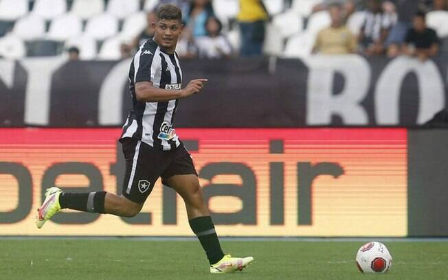 Com dupla de ataque, Botafogo está escalado para enfrentar o Fluminense