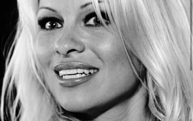 Pamela Anderson detona #MeToo e diz que onda de feminismo 