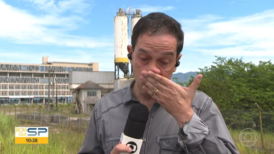 Repórter Wallace Lara chora ao vivo