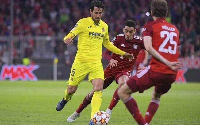 Gerard Moreno, atacante do Villarreal, comemora classificação na semifinal da Champions League