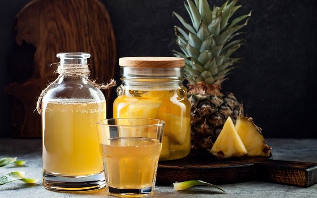 Chá de abacaxi ajuda a desinchar? Descubra os benefícios