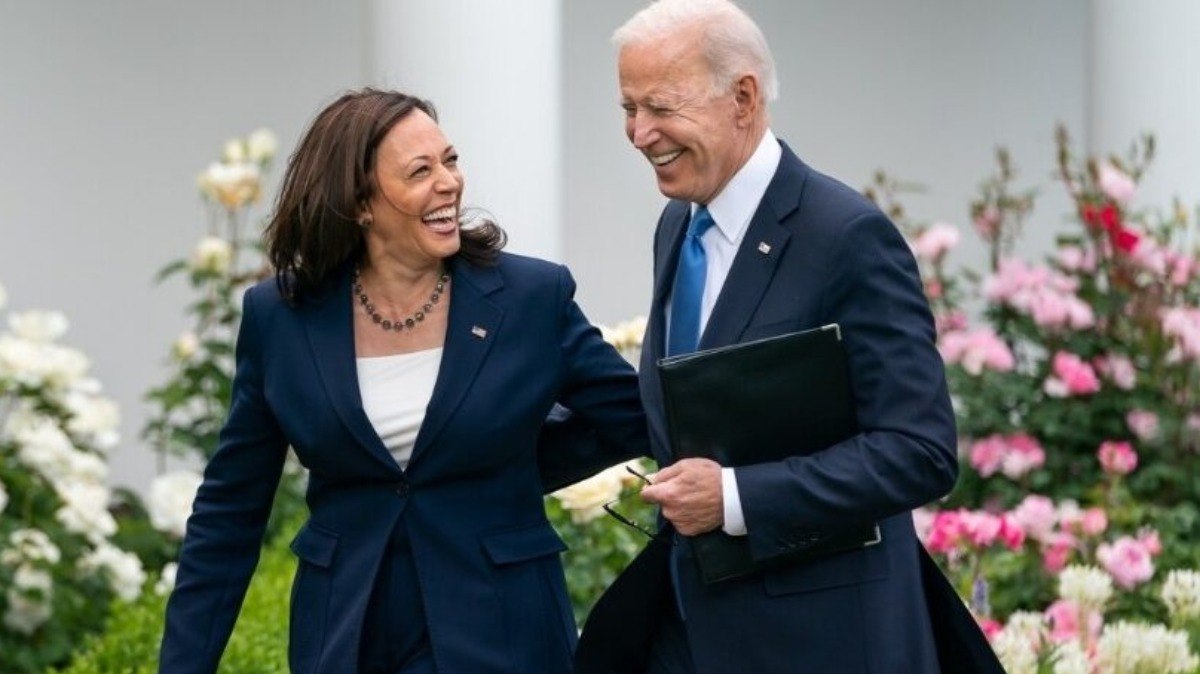 Kamala Harris é quem Biden apoia para assumir a disputa