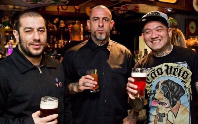 Badauí, o chef Henrique Fogaça e Kichi, sócios do Cão Véio, gastropub com unidades em São Paulo e Brasília