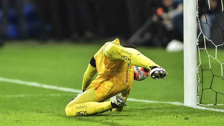 Hugo%20brilha%20nos%20p%C3%AAnaltis%2C%20e%20Corinthians%20elimina%20Cruzeiro