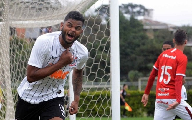 Após retornar do futebol espanhol, Corinthians empresta atacante ao Avaí