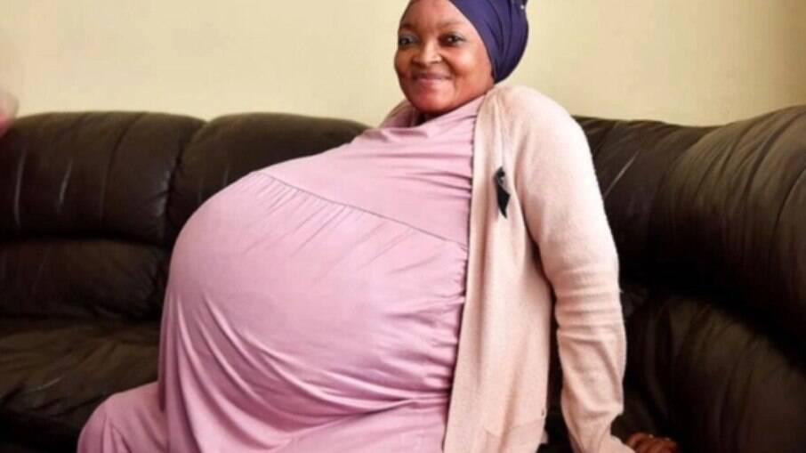  Gosiame Thamara Sithole teria dado a luz a 10 gêmeos na última segunda-feira, 07, na África do Sul