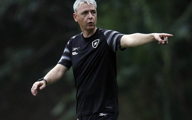 Botafogo marca data de apresentação do técnico Tiago Nunes