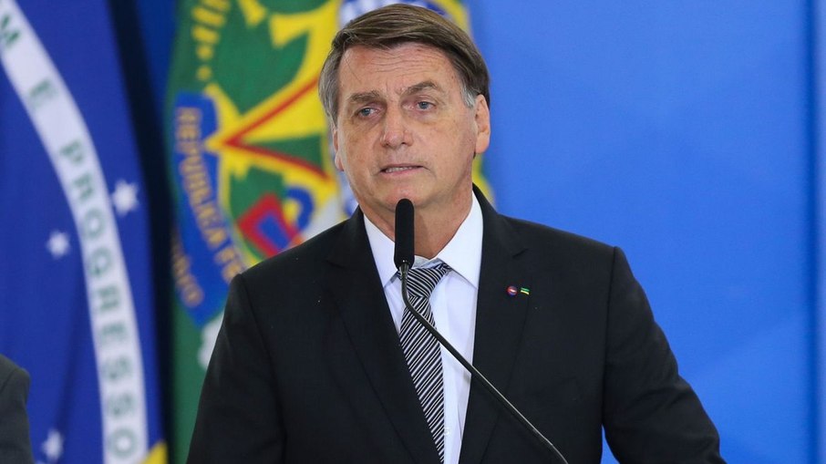 Bolsonaro nega ter determinado fraudes em seu cartão de vacina