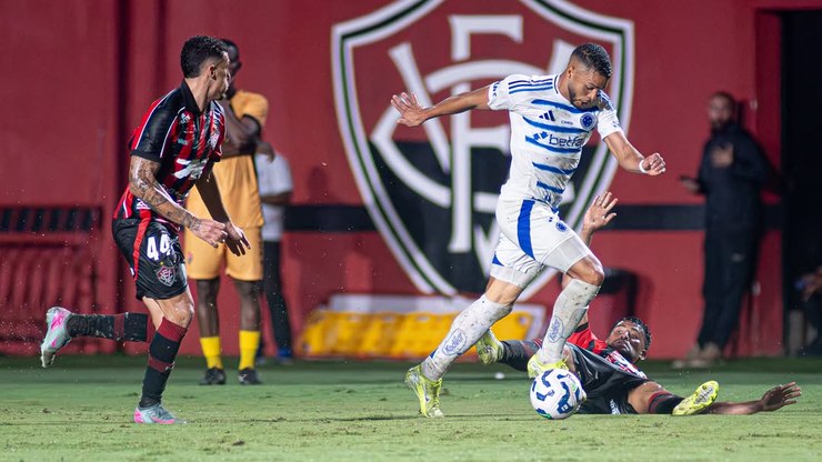 Vitória e Cruzeiro ficam no zero a zero em Salvador