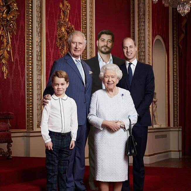 Evaristo Costa posta foto simulando que está junto com a família real Evaristo Costa e família real