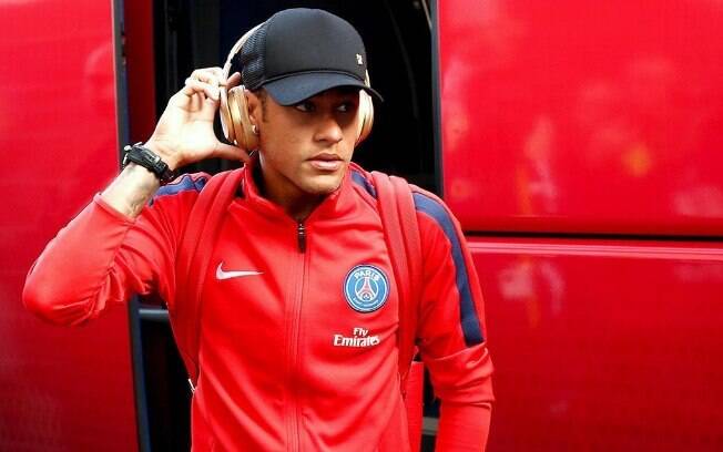 Neymar vai seguir no PSG, confirma dirigente do clube