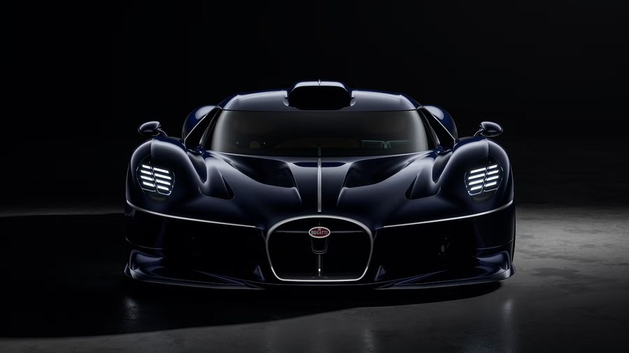 Bugatti Destrier é um exemplar único baseado no Bolide e mantém o motor W16 8.0 quadriturbo de 1.600 cv. Bugatti Destrier é um exemplar único baseado no Bolide e mantém o motor W16 8.0 quadriturbo de 1.600 cv.