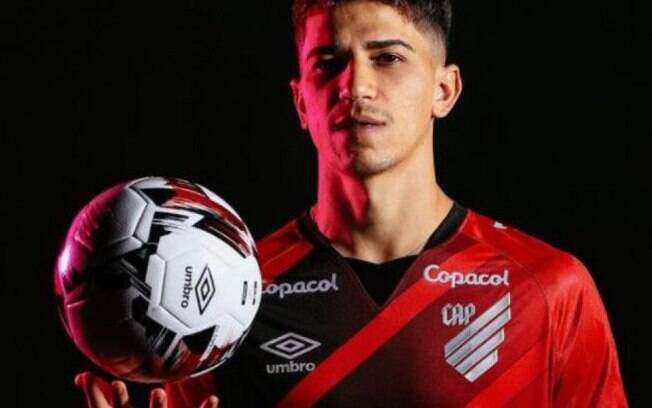 Athletico oficializa a chegada de Vitor Bueno Athletico oficializa a chegada de Vitor Bueno