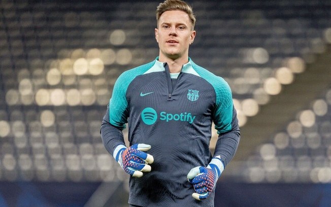 Ter Stegen durante aquecimento do Barcelona antes de partida na Champions - Foto: Axel Heimken/Getty Images