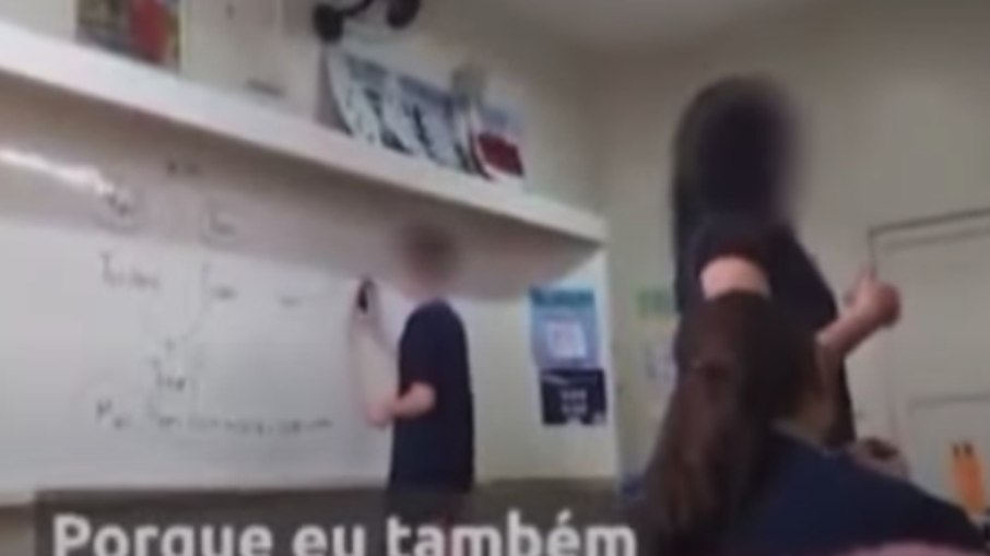 Professora é filmada ao lecionar sobre linguagem de gênero neutra; docente foi demitida pela direção