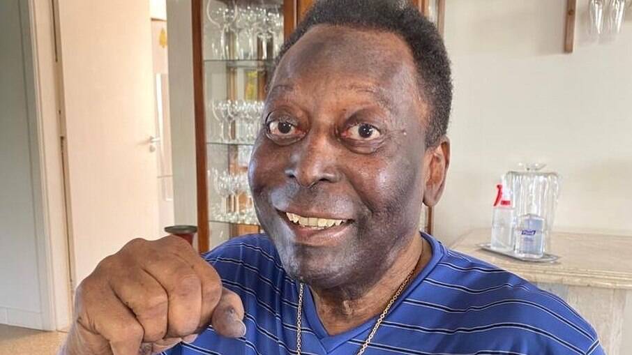 Na última semana, Pelé voltou a ser internado para dar continuidade ao tratamento do tumor de cólon