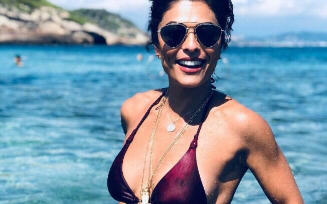 Juliana Paes curtiu praia de Ibiza com biquíni e usou o Instagram para compartilhar o clique e exibir as curvas