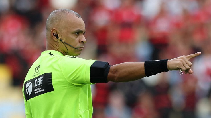 Palmeiras reclama de arbitragem em derrota para o Flamengo