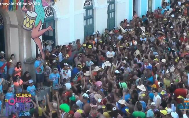 Carnaval de Olinda tem muito frevo e agita a multidão neste domingo (23)