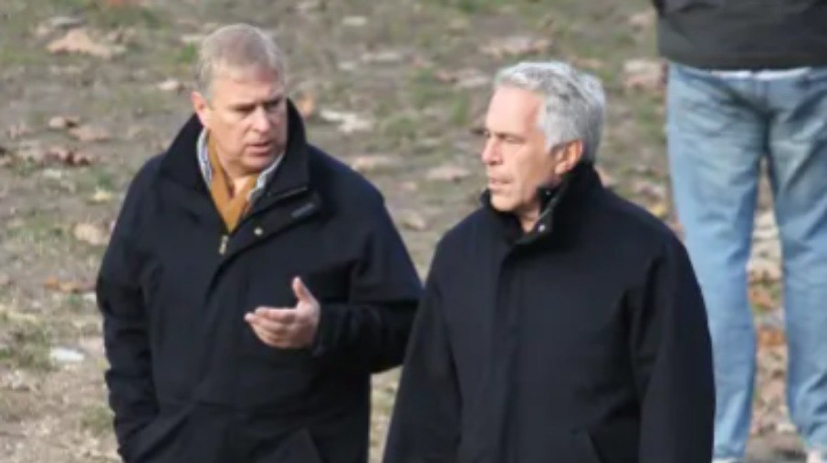 A relação foi encerrada por conta de todas as controvérsias envolvendo o nome de Epstein