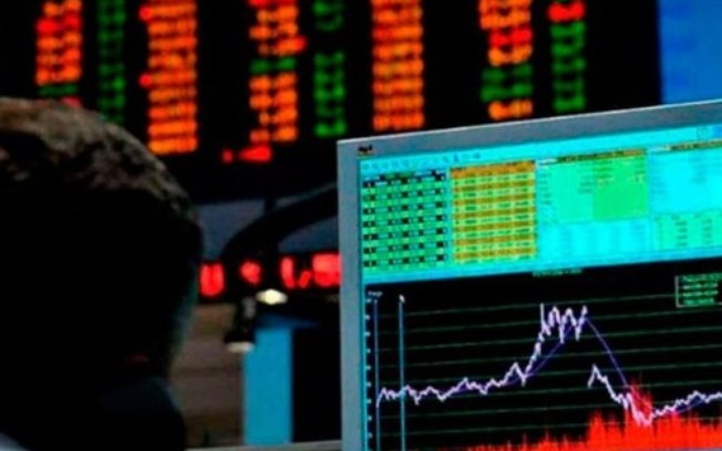 Ibovespa tem nova alta e bate recorde histórico