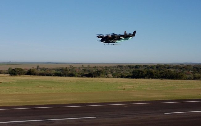 Carro voador elétrico faz primeiro voo teste de transição