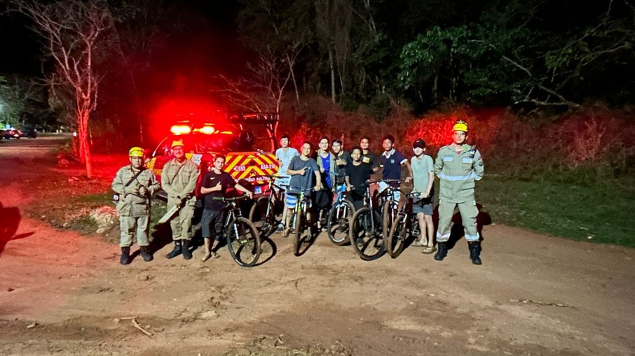 Nove adolescentes são localizados em mata em Goiás Nove adolescentes são localizados em mata em Goiás