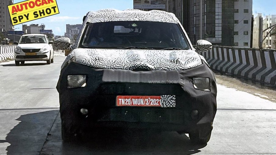 Entradas de ar posicionadas entre o suporte de placa são para abrigar o motor turbo