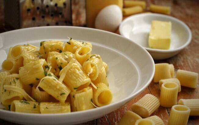 Macarrão Com Manteiga Queijo E Ovos