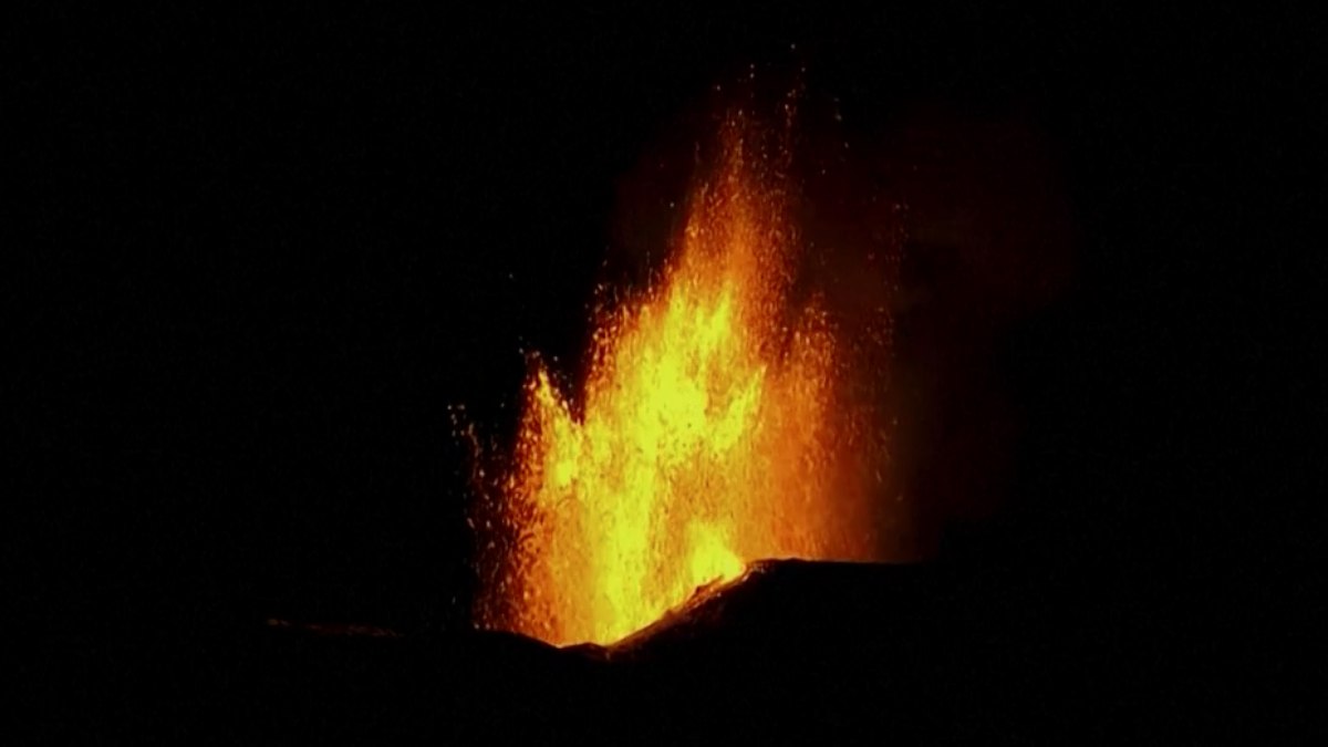 Vulcão entra em erupção na Islândia