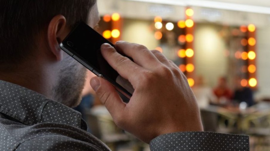 Empresas de telemarketing recorrem ao celular para driblar regra da Anatel