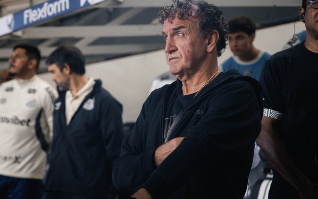 Cuca durante jogo do Santos na Vila Belmiro Cuca durante jogo do Santos na Vila Belmiro