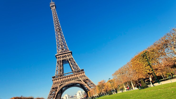 Apartamento secreto na Torre Eiffel intriga turistas