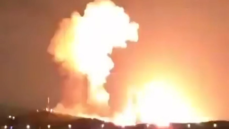 Trump publica vídeo de ataque com bombas antibunker no Irã Trump publica vídeo de ataque com bombas antibunker no Irã