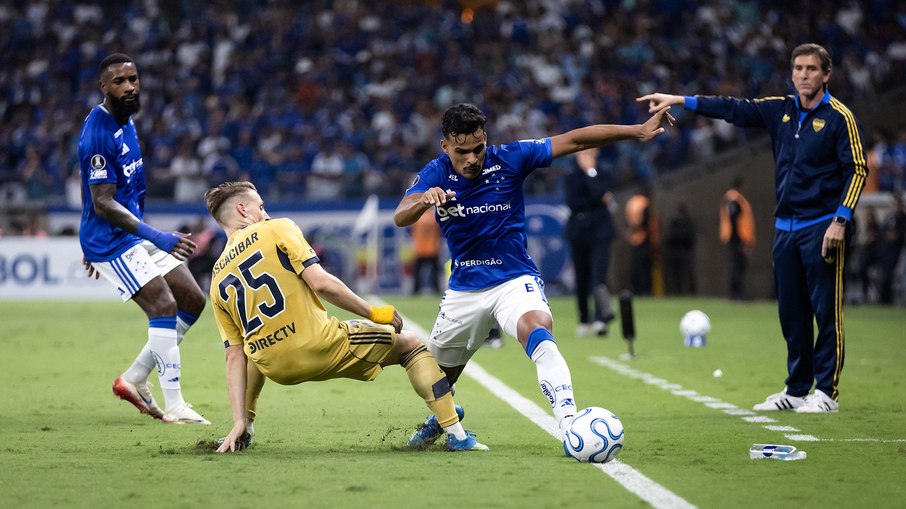 Duelo entre Cruzeiro e Boca Juniors foi marcado pelo alto nível de disputa física