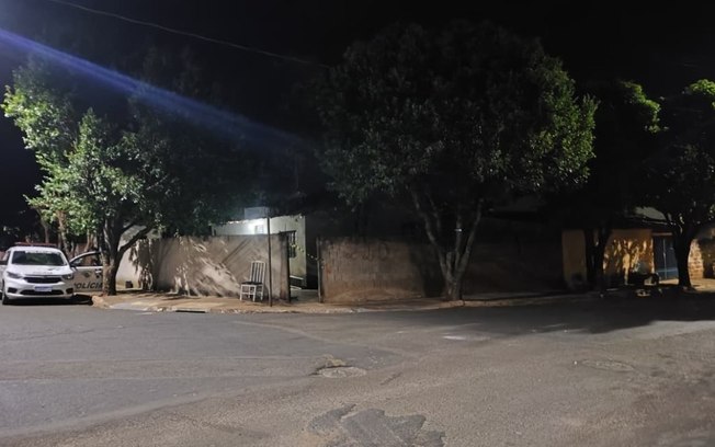 Ladrão é esfaqueado por morador ao tentar invadir casa em Trabiju Ladrão é esfaqueado por morador ao tentar invadir casa em Trabiju
