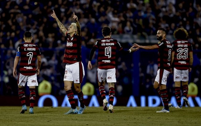 Flamengo encerra agosto 'quase perfeito' e segue vivo na briga por três títulos