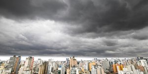 Ventos de até 110 km/h colocam Rio de Janeiro em alerta