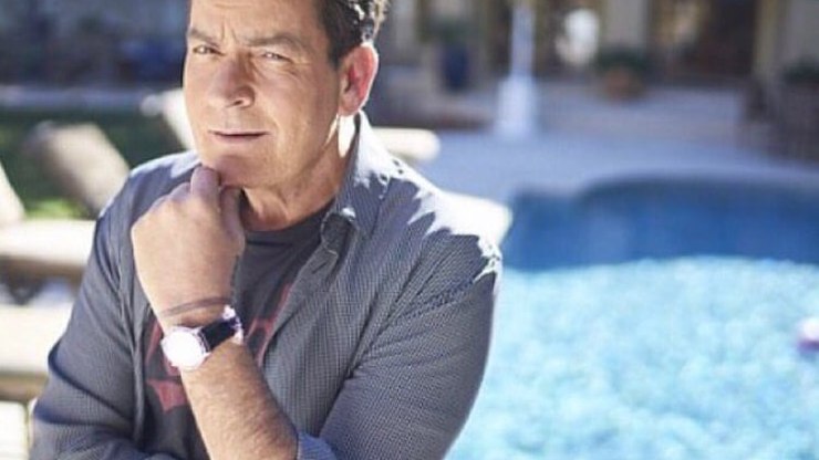 Controverso e renomado: Charlie Sheen completa 59 anos