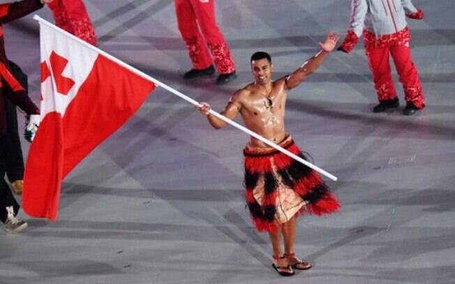 Besuntado de Tonga roubou a cena na abertura dos Jogos de Inverno, assim como fez no Rio 2016