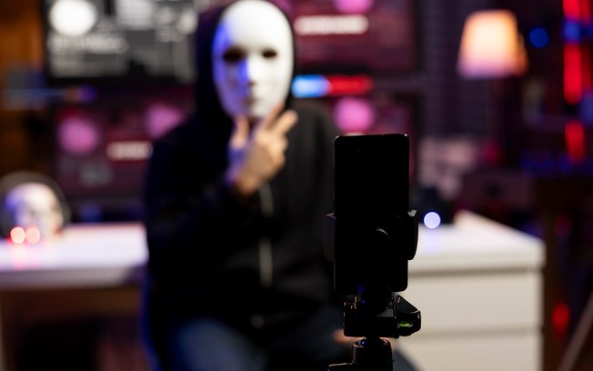 Fraudes digitais com IA desafiam segurança no Brasil Fraudes digitais com IA desafiam segurança no Brasil