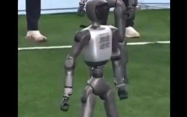 Robô fez gol de falta e imitou Cristiano Ronaldo na comemoração